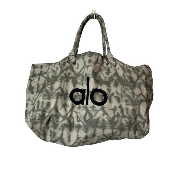 alo womens Iconic Shopper Tote Grey Tie dye oversized open front bag - Picture 4 of 7
